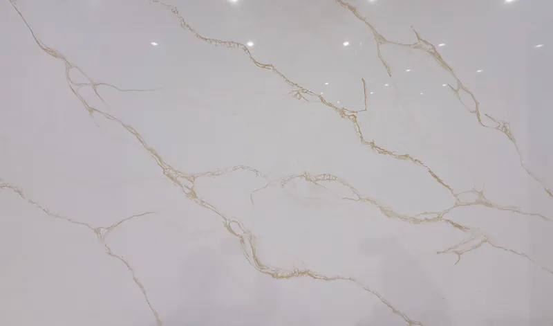 Calacatta Verona quartz, slab AC-18: a full slab in warm white with thin gold veins