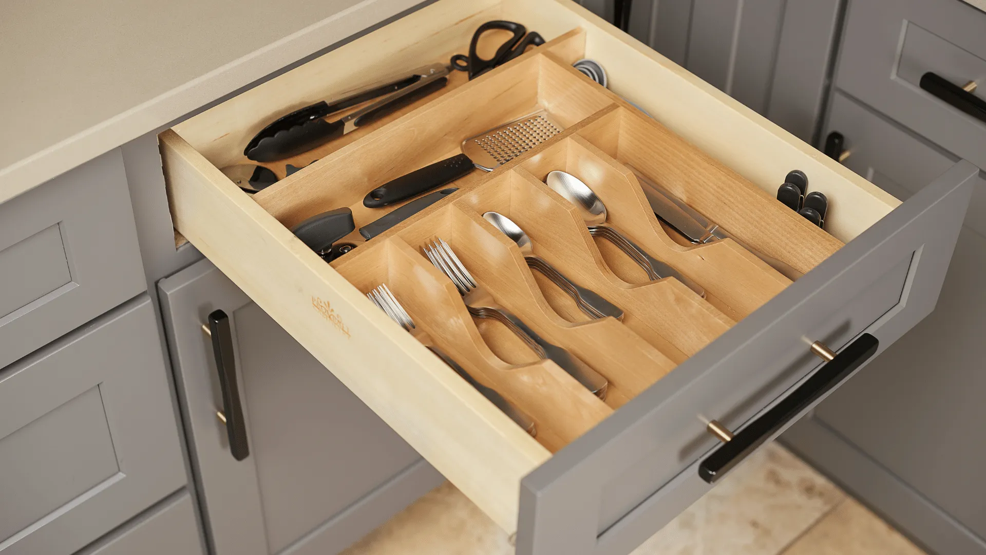 cabinet_accessory_cutlery_tray-1367537